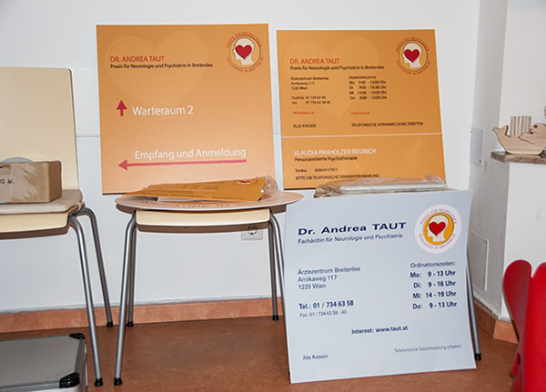 Gestaltung Schilder Innenbereich Arztpraxis