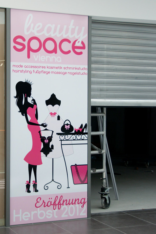 Schaufensterbeklebung Innenbereich Mode und Beauty